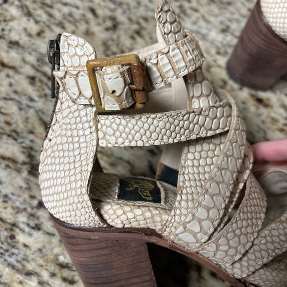 Freebird Claw Sandal Block Heel in White Snake Size 6 - Picture 12 of 13